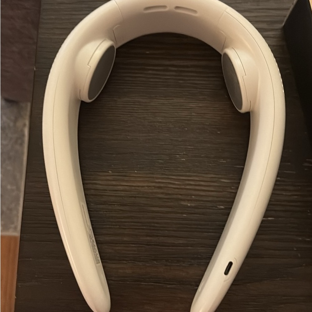 Neck fan White